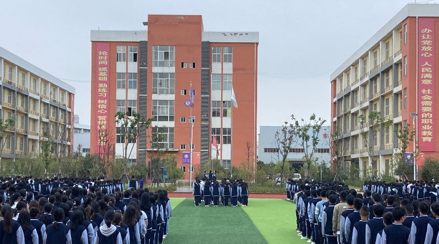 武汉光谷科技职业技术学校升旗
